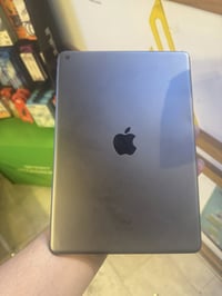 ايباد 9 للبيع مبدل كلازه نضيف كلش بطاريه 88 شراي 07838313332