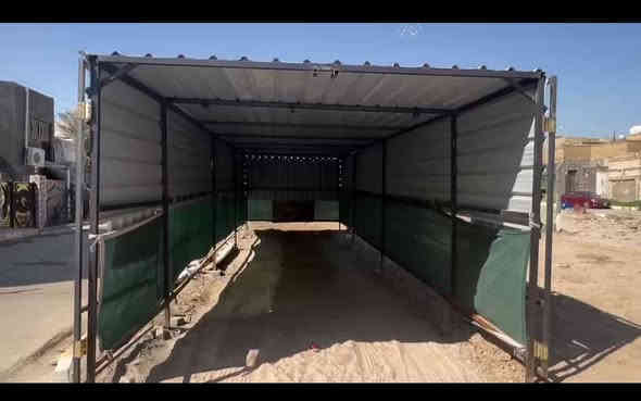 سقيفه للبيع عرض 3متر وطول 10ونص متر وارتفاع 2ونص متر يتسع لسيارتين  سعرها 300 للاستفسار ***********
