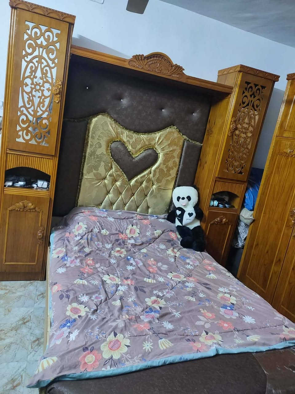 غرفة نوم مستعمل للبيع مكانها تلعفر سعرها 800 وبيها مجال غرفة حيل نظيفة للاتصال ***********
