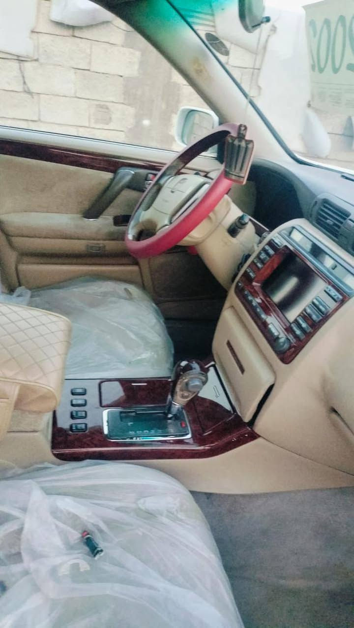 ملكة موديل ٢٠٠٢ اصل السعر ١٤٠ ورقة
مكان بغداد حي نورين ***********
