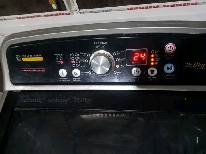 للبيع غسالة ملابس فوق تماتيك 
شرط الشغل والنظافة 100%
 حديث شاشة كبيرة الشراي يتصل 
***********واتس
***********واتس
