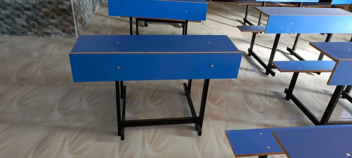 مقاعد دراسيه مع سبورة للبيع شرط جديد السعر بي مجال الموقع ناحية زمار قرية جصه على من يرغب الشراء التواصل مع الرقم
#للتواصل***********
