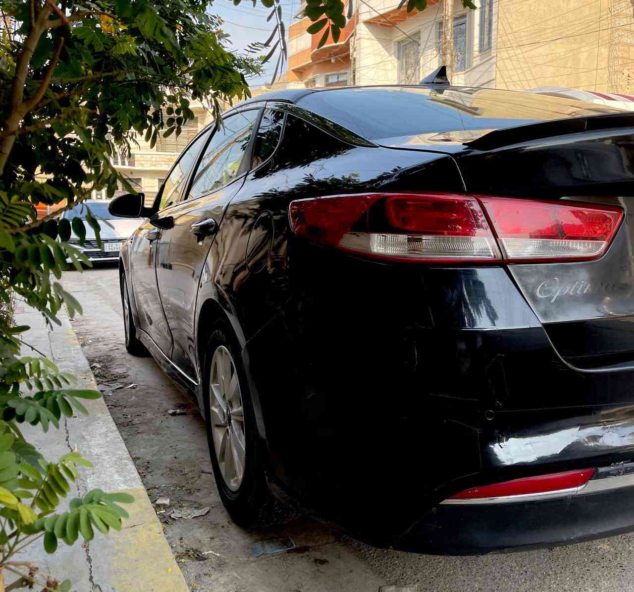 كيا اوبتما موديل ٢٠١٦ وارد للبيع
حادثة جاملغ الخلفي بيهة كم قطعه صبغ اثر جراد وملاحظات بسيطة ابيع حزام بس هية مو حزام  للعلم البجم كبس ومابي قطره صبغ ولغود شواصي كفالة وايرباكات الدشبول مطاكات
السيارة باسمي رقم وهزم وفحص جدد ثاني يوم تحويل
مواصفات عادية معروفة
كير ومكينه خير من الله
ماشية ١٢٠
تخم تاير صدر جاهزة السيارة
سعرها ١٠٩ وبيهة مجال بسيط
بغداد السيدية
***********
