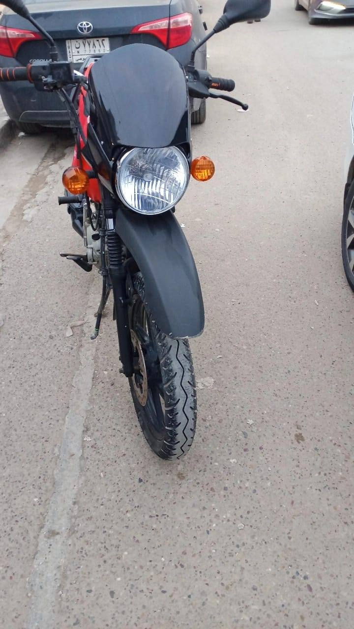 السلام عليكم شباب بوكسر 23 دراجه مرقمه تحويل ثاني يوم    نضيفه مجفته جديد شركه دراجه خير من الله  السعر 2 ونص مليونين ونص وبيه مجال حك الجيه  رقمي ***********
