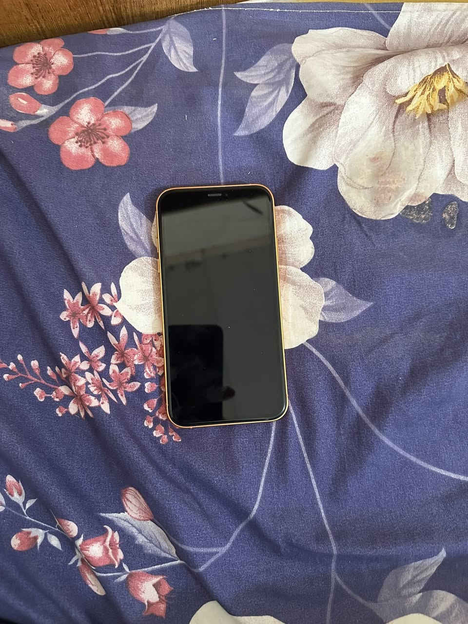 سلام عليكم آيفون xr محور 17عادي تفاصيل كله كدامك فيس إيدي شغال بيع فقط مكاني بغداد الاتصال *********** واتساب
