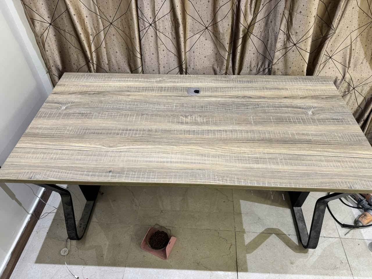 ميز مكتبي نظيف جداً بدون ضرر
قياس 140x60

ارتفاع 75

مع المجرات 

مكاني بغداد/ الدورة

السعر ١٢٥ الف

***********
