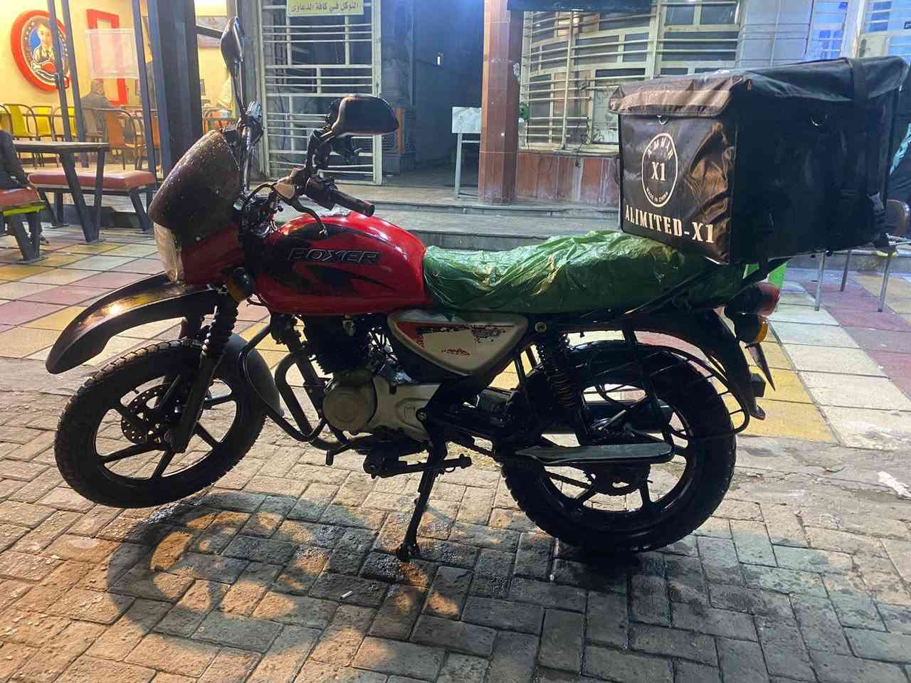 السلام عليكم حبايب كلبي بوكسر جبلي للبيع موديل ٢٠٢٣ نازله بل ٢٠٢٤ مرقمه رقم بغداد انكليزي مشروع وطني الدراجه ممشتغله دلفري ويل او تاير امامي جديد صينيه مالتها جديده اني فاتحه المكينه سبانه ممدوده عليها كفاله لا تنقيص لا تبخير وبيها شاحنه ذكيه او عكرب اصلي بس مانع اهتزاز وبيها لايت زنون الدراجه خير من الله مكاني بغداد البياع السعر خاص او اتصل ***********
