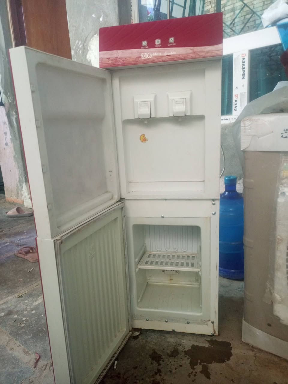 سلام عليكم شباب يوجد براد ماء حار
بارد على الفحص نضيف اخو الجديد للبيع السعر 75الف 
المكان شاميه شارع 30 
هاتف ***********
