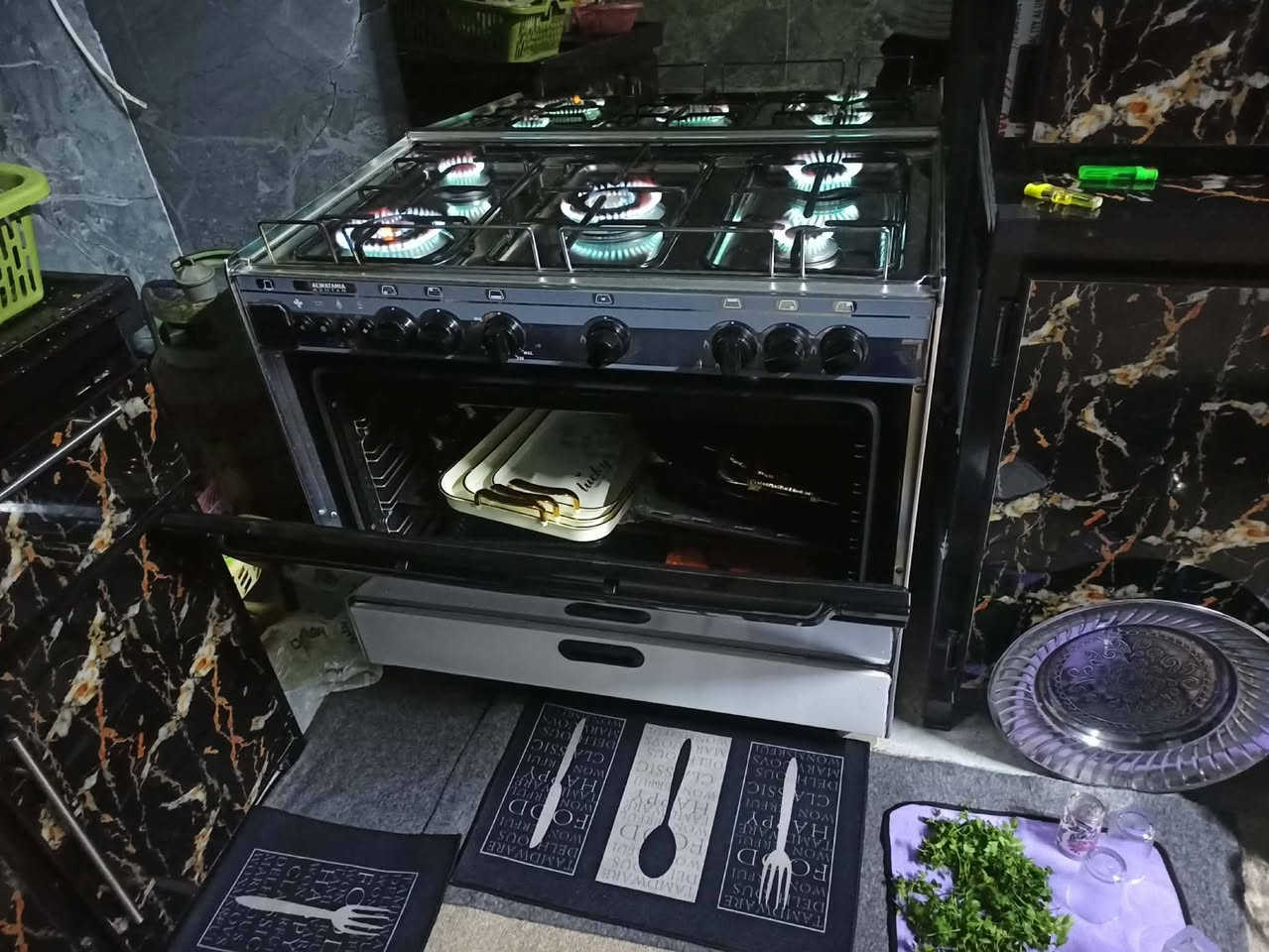 سلام عليكم ورحمة الله وبركاته اخوان طباخ للبيع السعر خاص او الاتصال علا الرقم ***********
