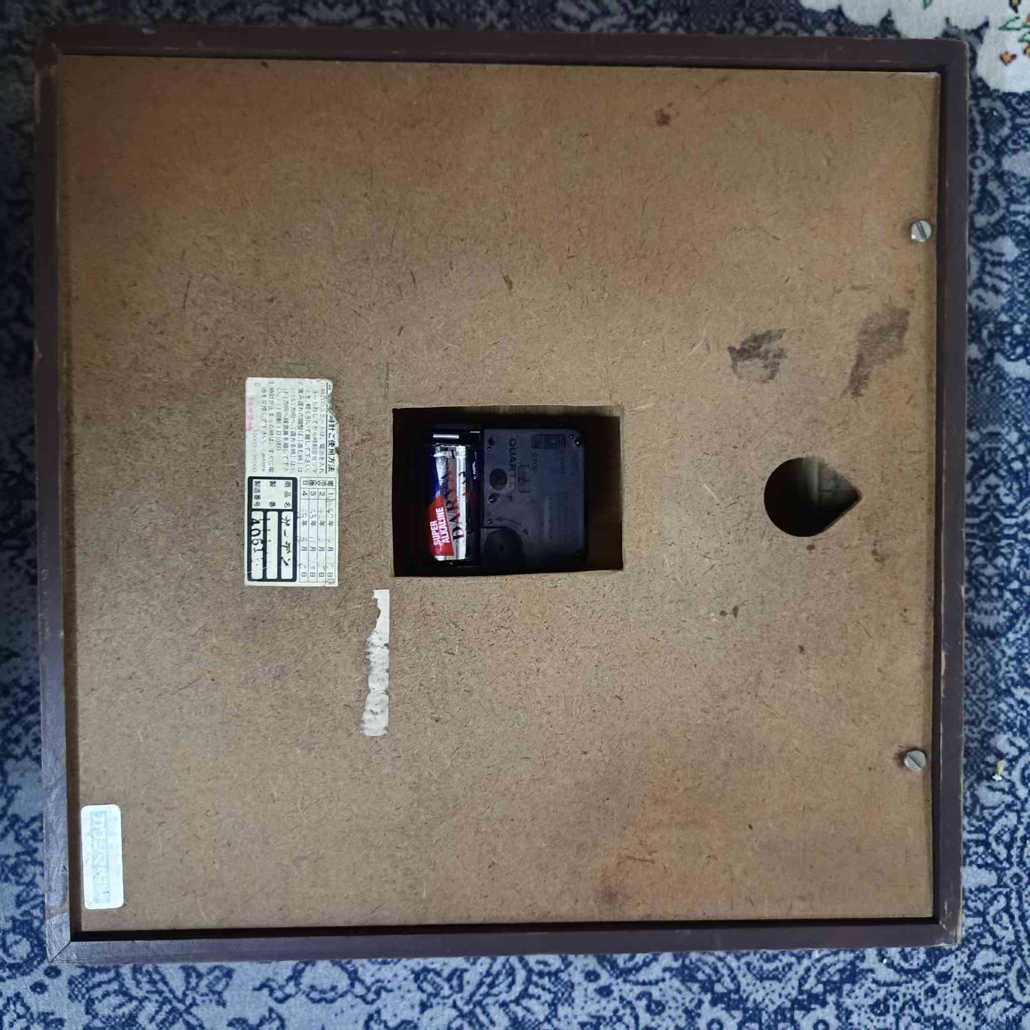 ساعات جدارية اصلية صناعة يابانية قديمة مخزنة استعمال يابان فقط.. خشب بالكامل بطارية وسط.. الاتصال او المراسلة فقط فقط ***********
