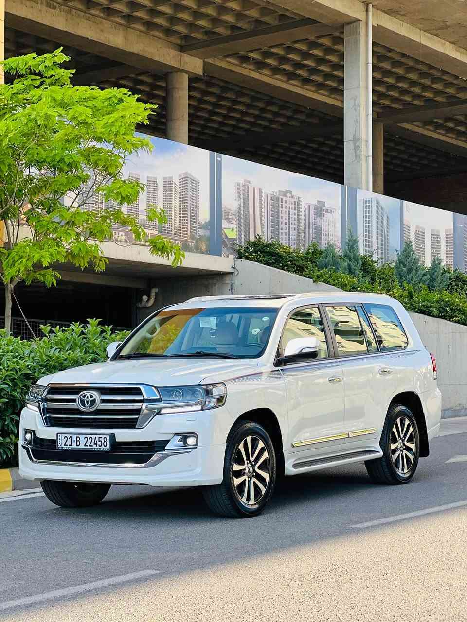 السلام عليكم 
🚘 للبيع | تويوتا لاندكروزر كراند تورنيك 
 GXR Grand Touring V8 
موديل 2019 
📍 الممشى: 45 ألف كم فقط حقيقي

✅ محرك V8 سعة 4.6 لتر (4608cc)
✅ قوة 304 حصان
✅ عزم 439 نيوتن متر
✅ كير أوتوماتيك 6 سرعات
✅ دفع رباعي دائم Full Time 4WD
✅ نظام Crawl Control للطرق الوعرة
✅دبل ماوس
✅كرسي السائق والسكن كهربائي
✅الصندوق كهربائي 
✅كشنات جلد
✅شاحن واير لس Wireless Charging
✅ثلاجة
✅تبريد مركزي
✅ خزان وقود 138 لتر
✅ ليدات أمامية مع DRL
✅ فتحة سقف
✅ مرايا كهربائية قابلة للطي
✅ ستيب جانبي
✅ شبك كروم Grand Touring
✅ سبويلر أمامي وخلفي
✅ حساسات أمامية وخلفية
✅ كاميرا خلفية
✅ ويل ألمنيوم سبورت
✅ تشغيل بصمة Smart Key
✅ تبريد كونسول وسطي
✅ ستيرن جلد وخشب
✅ شاشة ملاحة 10 إنج
✅2شاشات خلفية
✅ بلوتوث + USB
✅ تحكم من المقود
✅ مكيف أوتوماتيك مزدوج أمامي مع مكيف خلفي
✅ داخلية بيج نظيفة جداً
أنظمة الأمان:
✅ ABS
✅ VSC مانع الانزلاق
✅ EBD
✅ Hill Start Assist
✅ نظام مراقبة ضغط الإطارات
✅ وسائد هوائية أمامية وستائرية
✅ ISOFIX للأطفال
✅ بدون أي حادث
✅ بدون تبديل أي قطعة
✅ ممشى أصلي 45 ألف كم فقط
✅ مالك واحد منذ الشراء
✅ مغلفة نانو سيراميك للمحافظة على الصبغ واللمعة
✅ صيانة دورية ومنتظمة
✅ لا تحتاج أي مصروف
✅ جاهزة للفحص بأي مكان

سيارة بهذا الموديل وبهذا الممشى وبهذه الحالة نادراً ما تتوفر بالسهولة ، والعارف باللاندكروزر يعرف قيمة سيارة موديل 2019 وممشاها 45 ألف فقط
سيارة مشتريها صفر km ، وأنا المالك الوحيد إلها من سنة 2019 ولحد الآن، استخدام شخصي وبيت، ومحافظ عليها بصورة استثنائية.

💰 السعر: 535$ 5 شدات و 35 ورقة
اشتريتها بسنتها  بحدود 70 ألف دولار (7شدات) وحالتها الحالية تشهد على مقدار العناية والمحافظة عليها وبالعافية على الي تصير قسمتة 

📍 الموقع: السليمانية
📞 التواصل: ***********
متواجد واتساب فايبر ماسنجر السليمانية, العراق
