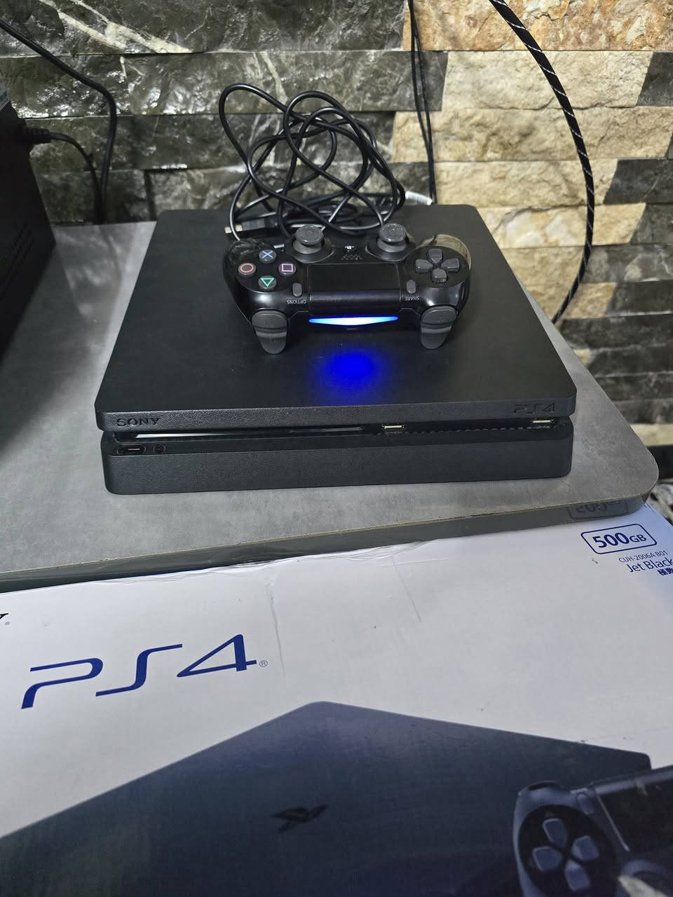 سلام عليكم بلي فور سلم مهكر  جديد نضام 11.52 لوك ستيكر مساحته نص تيرا كامل ملحقات ويا يده لاصليه مكاني بغداد الحسينيه مال راشديه سعره ٢٧٠ وبي مجال حك جيه ***********
