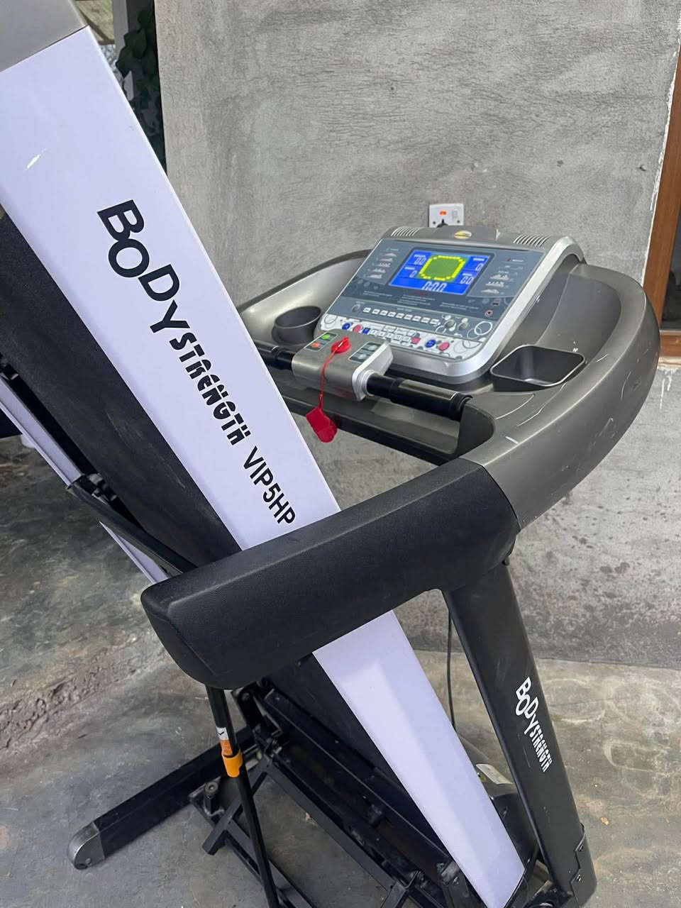 جیازی ڕاکردن Vip
مارکەی BODY staength
زۆر کەم بەکار هاتوە وەک لۆک وایە 
تەخدیدی دڵیش هەیە
دەبل ماتۆڕەو هەورازی هەیە ڤیئایپیە
توانی هەڵ گرتینی ۲٥٠ کیۆی هەیە. سعری ٤٠٠ هەزار  قوفڵی 
لە بازیانە


**إذا كنت صاحب هذا الإعلان وتريد حذفه لأي سبب، رجاءا أرسل رسالة إلى الدعم الفني**