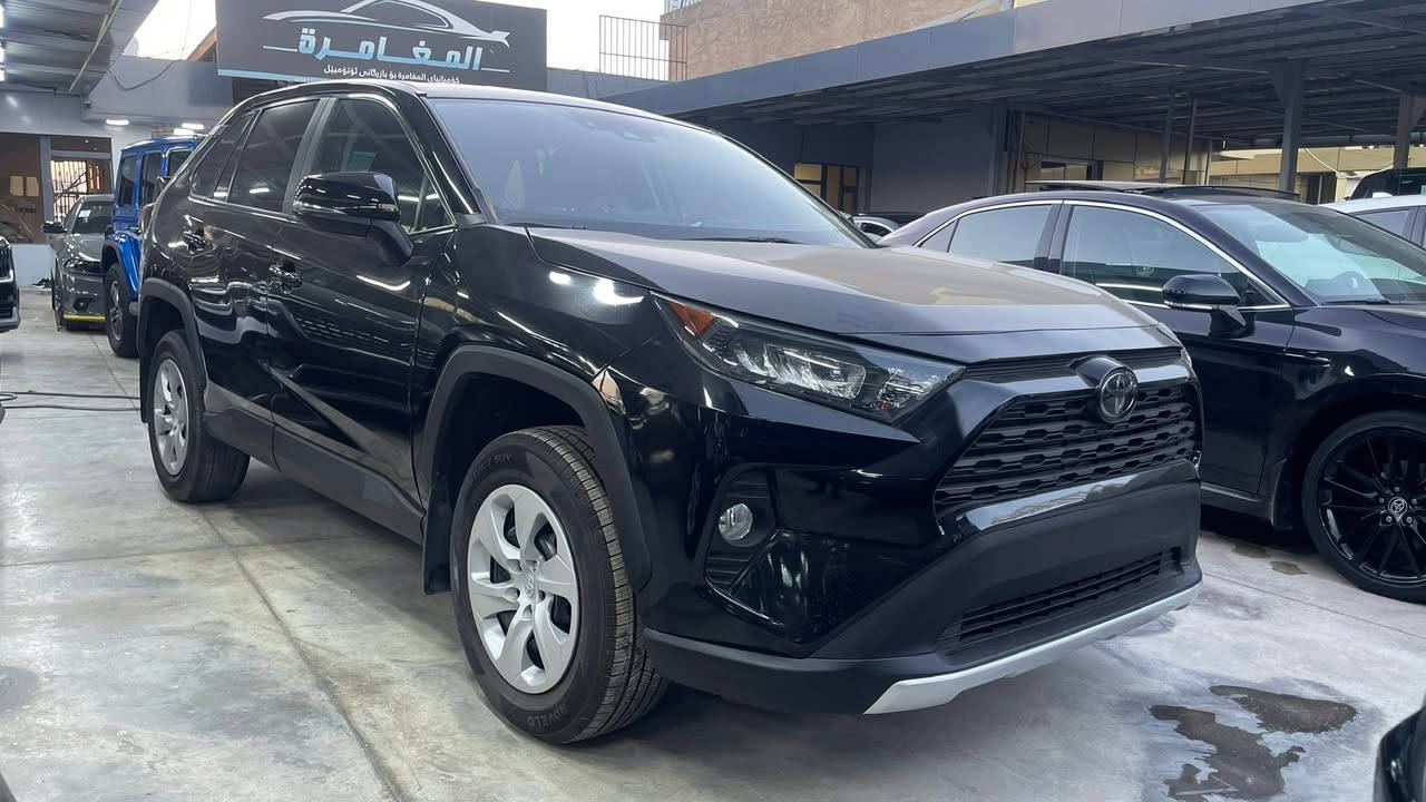 ‎‏
Toyota Rav4 AWD 𝟰*𝟰 

للبيع تويوتا راف فور Toyota RAV4 2024 LE ✅

سعر ١٩٠ ورقه 

تويوتا راف فور LE 
موديل 2024

حجم المحرك 4 سلندر  ٢.٥
المواصفات :
Awd
الشاشة الجبيره 
تحديد مسار 
رادار أمامي(تحديد مسار)
رادار جانبي (نقاط عمياء) على المري 
رادار خلفي(التحذير من الاصطدام)
تحكم وضعيات القيادة Drive Modes 
ابل كار بلي بلوتوث بدون وياير
اوتو ستارت (Auto start)
اوتو ستوب(Auto Stop)
هاند بريك بصمة
اوتو هولد(Auto Hold) 
تحكم وضعيات القيادة,ECO,NORMAL,SPORT  
تحكمات استيرن 
وبقية المواصفات المعروفة
قطعتين صبخ
***********
#toyota   #rav4 #2024 #le
