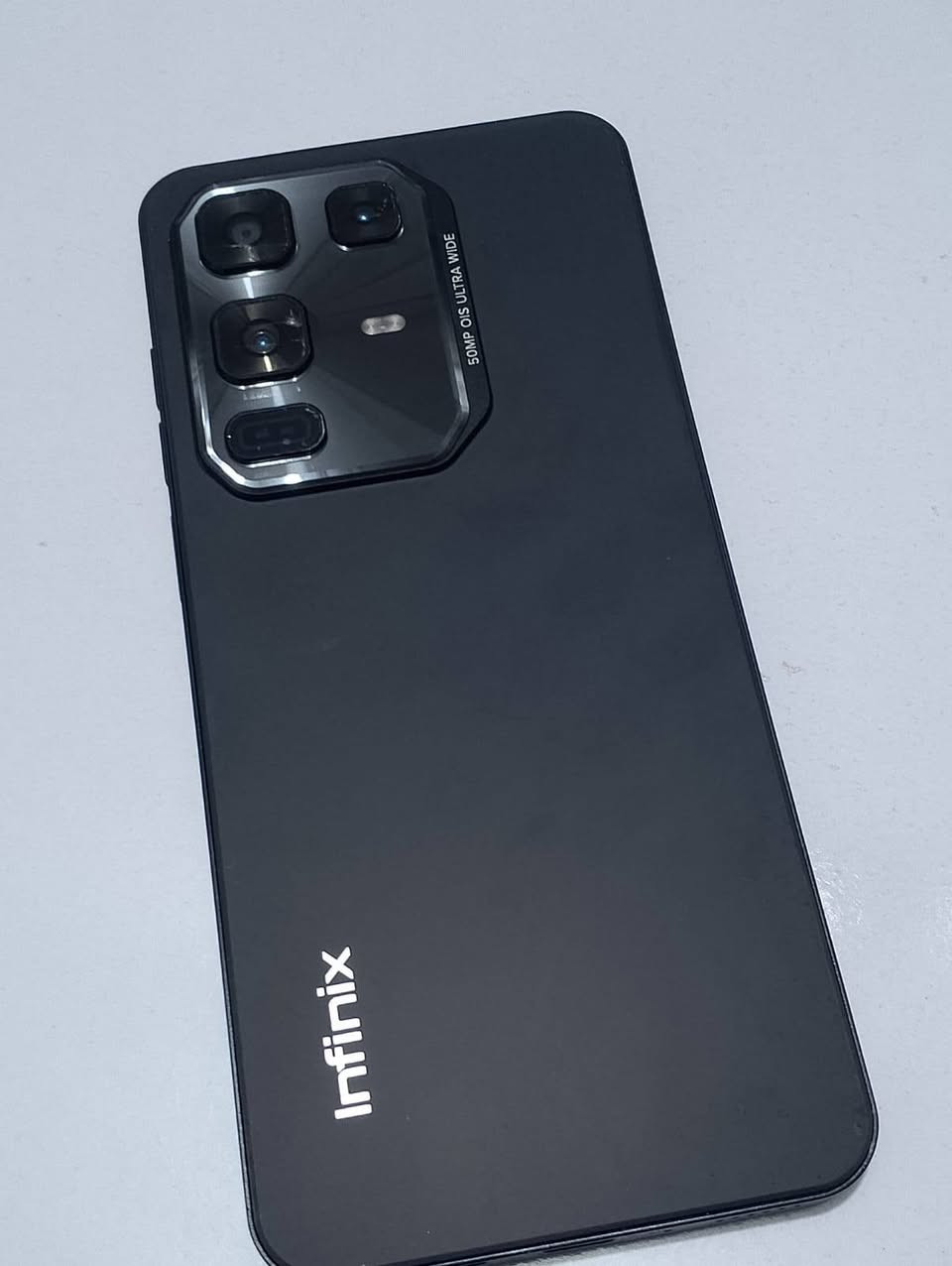 لللبيع جديد ممستخدم فتره قصيره 
انفنكس 50 برو السعر 110 بي مجال بسيط مگاني رئاسه العبيدي 
***********
