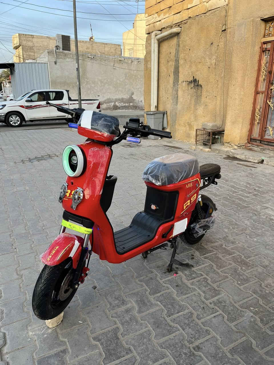 السلام عليكم
دراجه للبيع2026 R9  كفاله عامه من الزلغ زيرو الدراجه مانقصها برغي غراضها كامله سله وكفات ومرايات وشاحنتها الاصليه بطاريات32امبير كفاله الدراجه كلها شغاله تجي تشغل وتطلع لايت عالي ناصي اشاير شغاله هورن شغال دراجه بلعافيه ع الياخذها السعر مناسب بالنسبه لنضافتها السعر خاص *********** مو شراي لا تتعبني فدوه اروحلك مكاني بصره تقاطع الكزيزه
