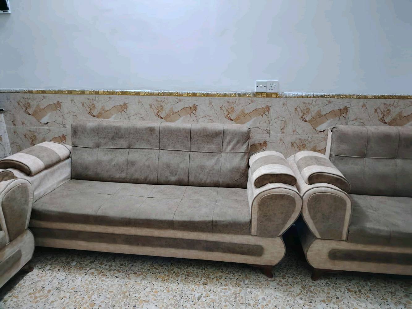 تخم للبيع النظافة مالته 90% 
سعره مناسب ب 200 وبيه مجال وياه طبلات خشب قوية مكانه بغداد 