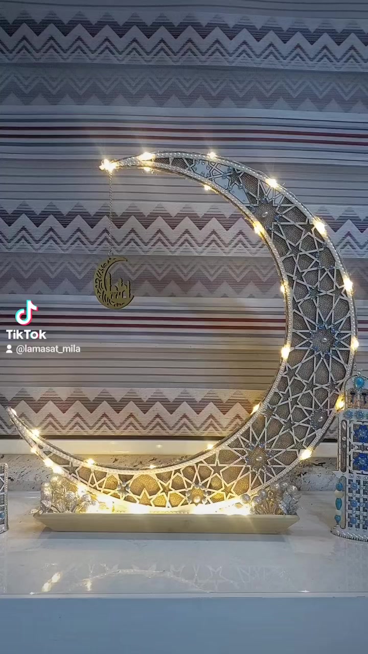 شغل يدوي فني متكامل
ألوان مدروسة، خامات راقية، ولمسة مختلفة تحچي ذوق 👌
هاي القطعة مو مجرد زينة
هاي إحساس…
تحسّي بيه من أول نظرة 💙
✔️ تنفيذ يدوي بدقة
✔️ تصميم فريد غير مكرر
✔️ يليق بالبيت الراقي ويصلح هدية مميزة
🎁 ومعاها هدية مني
لأن الفرح لازم يكون كامل ✨
📩 للحجز مراسلة الخاص
https://www.instagram.com/lamasat_mila72?igsh=MWJpamV6aXZiM3pueQ==

https://www.facebook.com/share/17xYss6VcU/


**إذا كنت صاحب هذا الإعلان وتريد حذفه لأي سبب، رجاءا أرسل رسالة إلى الدعم الفني**