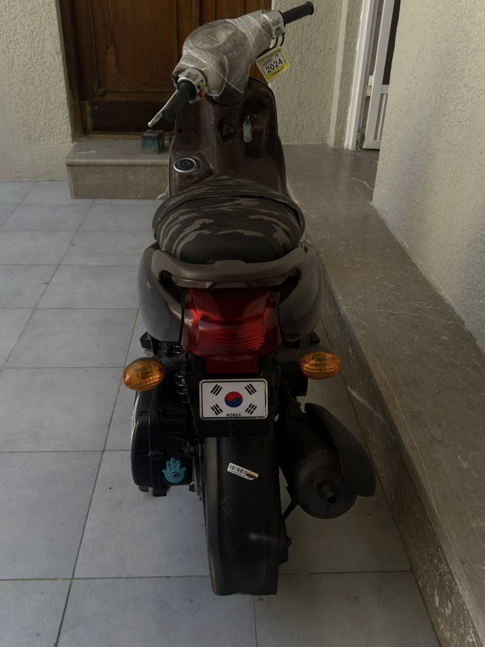 مكلف بالنشر
دراجة فله للبيع السعر مليون وميه وبيها مجال الشراي يتصل ‭0770 551 6421‬
