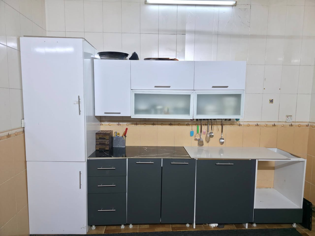 اغراض للبيع نظيفة جدا للتواصل ***********
