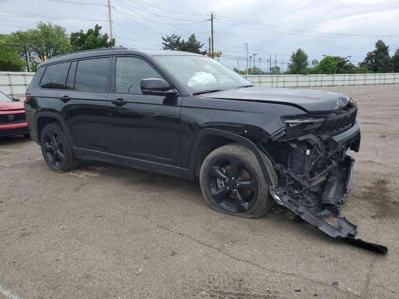 سلام عليكم جيب لاريدوه موديل23بيه صبغ ربع البنيد فول مواصفات كير ومحرك بشرط سعره295
***********
