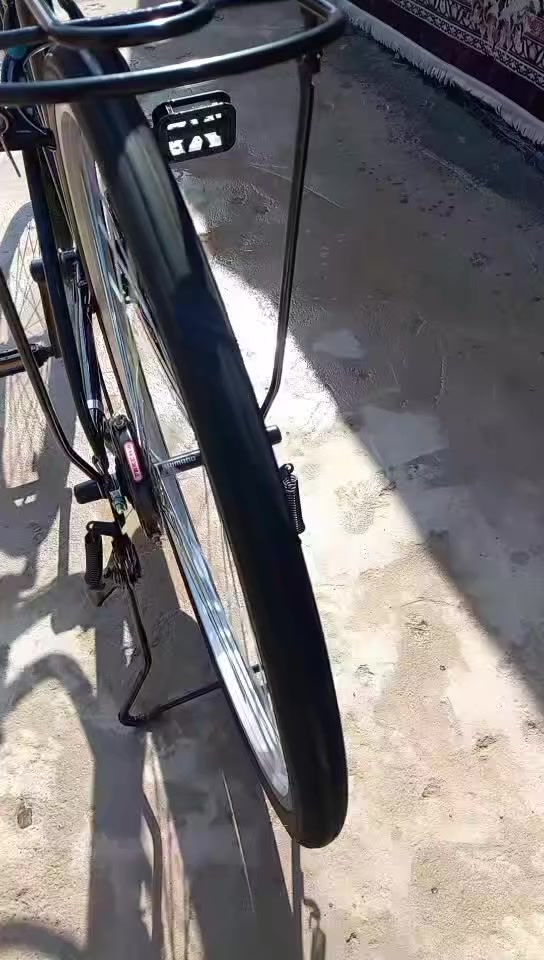 سلام عليكم بيسكل للبيع مديل 2021 والحجم 26 البيسكل نضيف كلش نسبة النضافه 90٪ والغراضه وياه كاملات كلهن صارله اسبوع من طلعناه السعر 150 التواصل ***********
