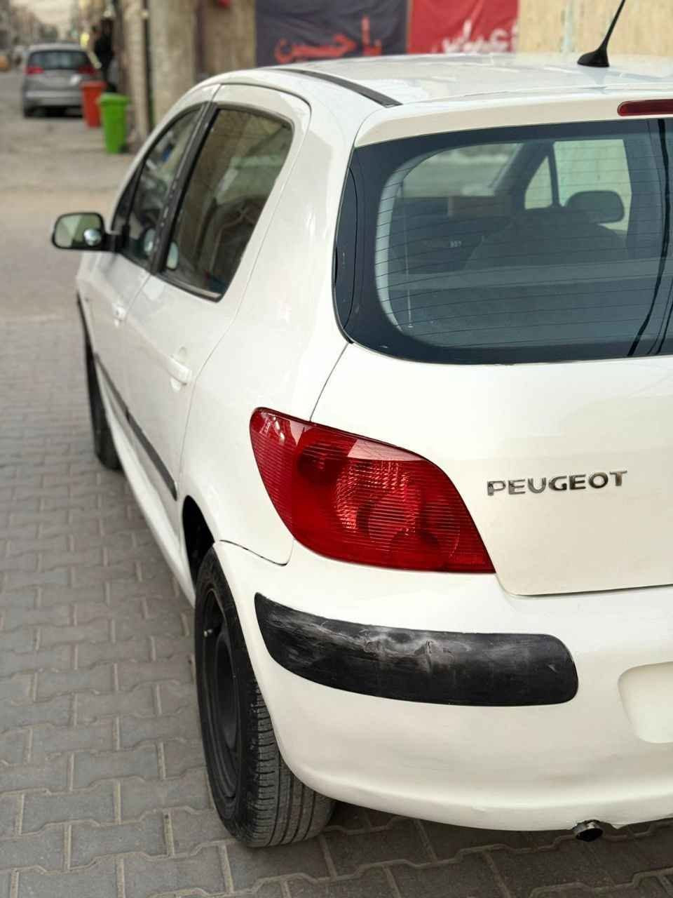 السلام عليكم 
بيجو 307 رقم بغداد إنكليزي هزة جديدة 
موديل 2005 بأسمي تحويل مباشر العنوان الشعب 
السعر 44 سيارة جاهزة فقط نقص كمبريسر التبريد كامل وغاز مشحون جديد وڤان تبريد جديد المنظومة كلهه جديدة حتى راديترات تبريد ومحرك فقط نقص كمبريسر التواصل  *********** متواجد اتصال + وات ساب بغداد, العراق
