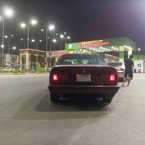 السلام عليكم بي ام 252سيارة جاهزة كيرمحرك صدر تخم تاير معايزهه شي غرفه جديدة فول مواصفات مصبوغه عام بدون حادث وعندي صور قبل الصبغ موديل90كيرمحرك بلجيس السعر58والله بس الغرفه بمليونين وربع اشتريتهه *********** بغداد
