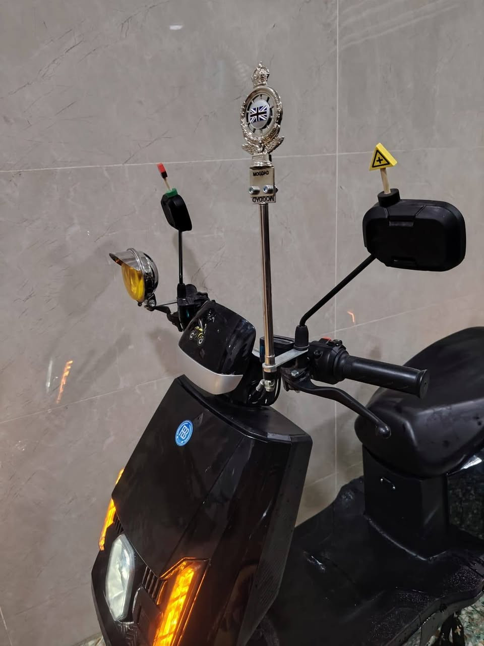 سلام عليكم دراجه سكنس مويدل 2026..
مستعمل شهر فقط .
6 بطاريات كبار .
نظام 3 سرع .
سرعه 110.
تشغل بصمة +كرت ..+لايت زنون ابيض عالي ناصي 
نظام رجوع لخلف R.
ملف 3000W .
دبل اشاره ..
تمشيك أكثر من 50 كيلو بل الشحنه الوحده .

السعر 750 ...... 🚩.مكاني ابو غريب مجاور مجمع بدور بغداد السكني .
***********
*********** متوفر واتساب
