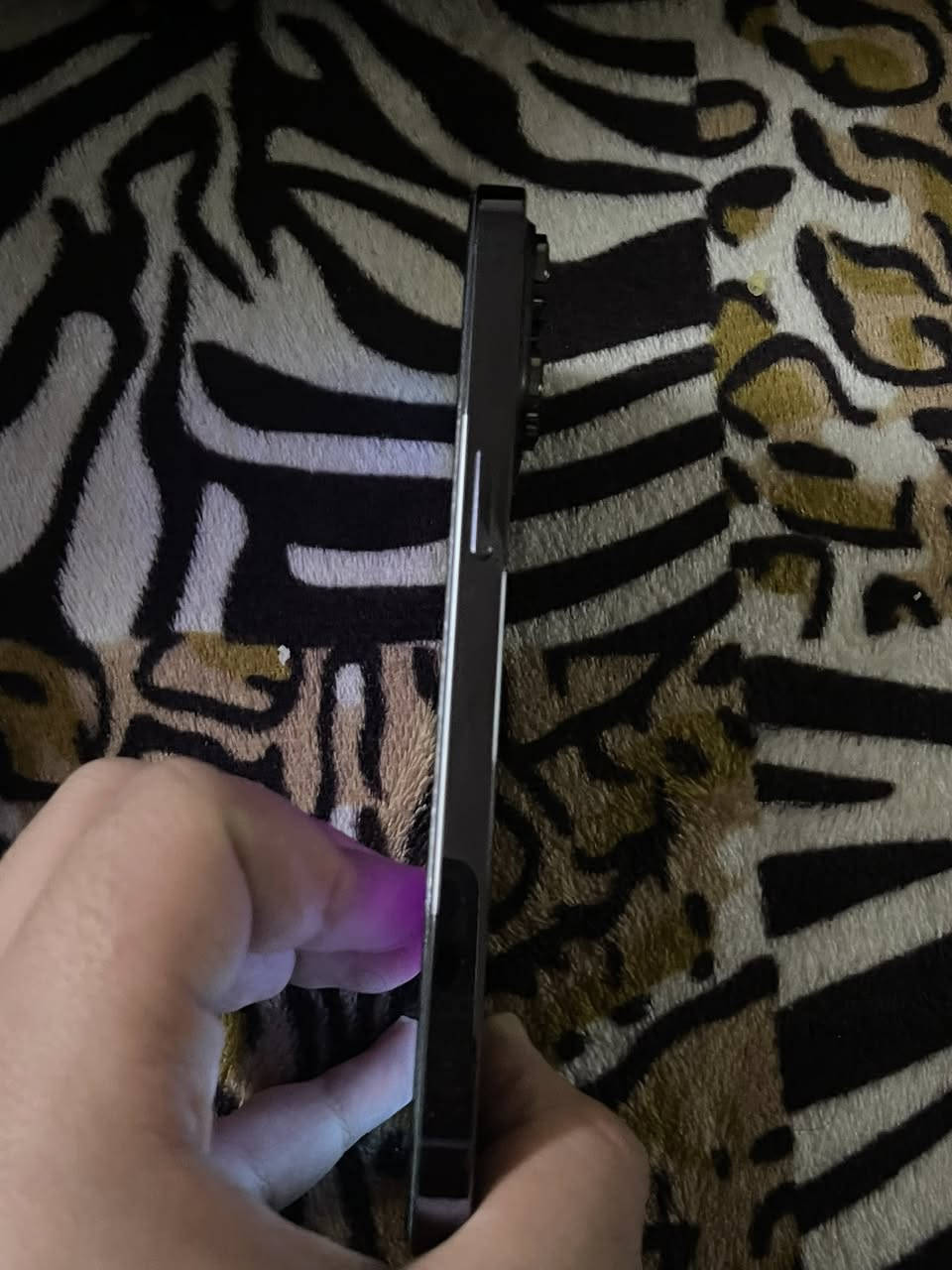 السلام عليكم ايفون 14 برو ماكس ذاكره 256 بطاريه 88 الجهاز كارتونه شاحنه ويا الجهاز زلغ ما بي اذا بي شخط واحد تاخذه بلاش  السعر 850 عنواني بغداد  الحريه للاتصال***********
