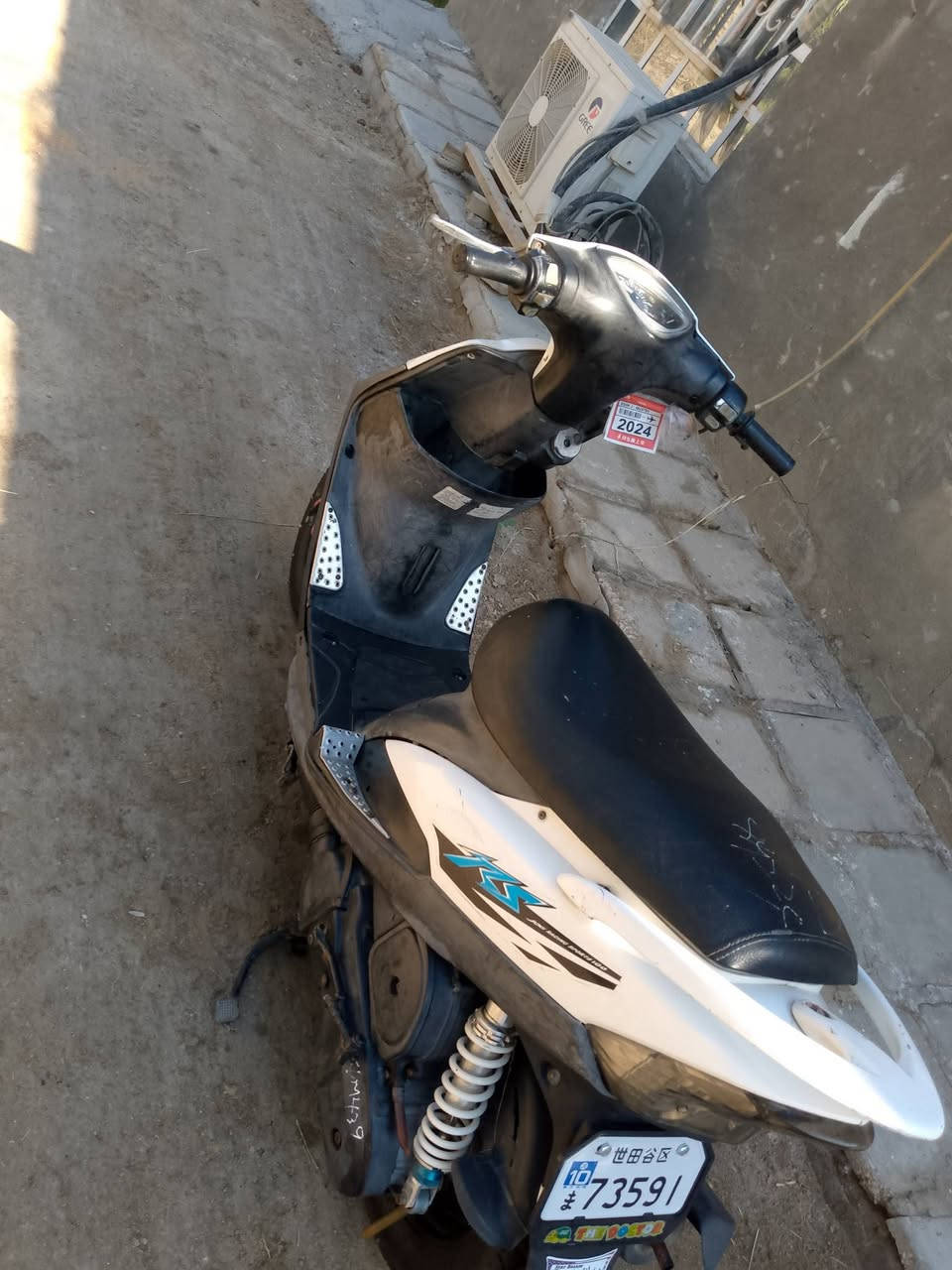 سلام عليكم دراجه ماكس عدله للبيع محرك ما مفتوح مكفوله سعر 800 وبيه مجال مكاني كربلاء  رقم الموبايل ***********
