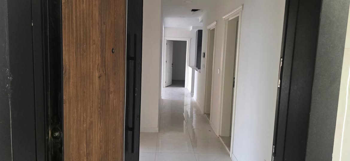 انسب  سعر  متوفر حاليا  
 مجمع الروان السكني مجاور كليه الرشيد 
 شقة زيرو اطلاله نصف  داخلية ونص خارجية 
 200 متر 3 نوم ومطبخ مجهز كامل وسبالت 
 السعر كاش 313مليونً
 عمارة r5 طابق 11 
***********
