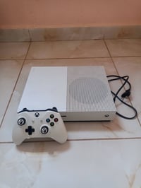 Xbox One S • زوج حسابات • العاب محمّلة