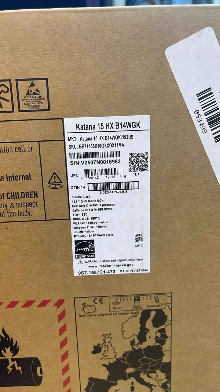 وحش الـ MSI Katana 15 HX (نسخة أوروبية) - أحدث إصدار 2026
الحالة: شبه جديد (استخدام شهر واحد فقط)، الجهاز نظيف جداً وأداءه خيالي، كامل مع كارتونه وملحقاته الأصلية.

كرت الشاشة: NVIDIA GeForce RTX 5070 (الجيل الجديد Blackwell) - أداء جبار يتفوق على الأجيال السابقة.
المعالج: Intel Core i7-14650HX (من الفئة العليا، مثالي للألعاب الثقيلة والرندر).
الشاشة: احترافية بدقة QHD (2K) بتردد 165Hz، ألوان نقية جداً (مو FHD عادية).
الذاكرة: 16GB DDR5.
التخزين: 1TB SSD NVMe Gen4 (سرعة خرافية).
النظام: نسخة أصلية موجهة لـ أوروبا (معروفة بجودة التصنيع والمتانة).

اني مشتري جديد مو Open Box

سعر 2100 وبيه مجال بسيط 
رقم ***********
