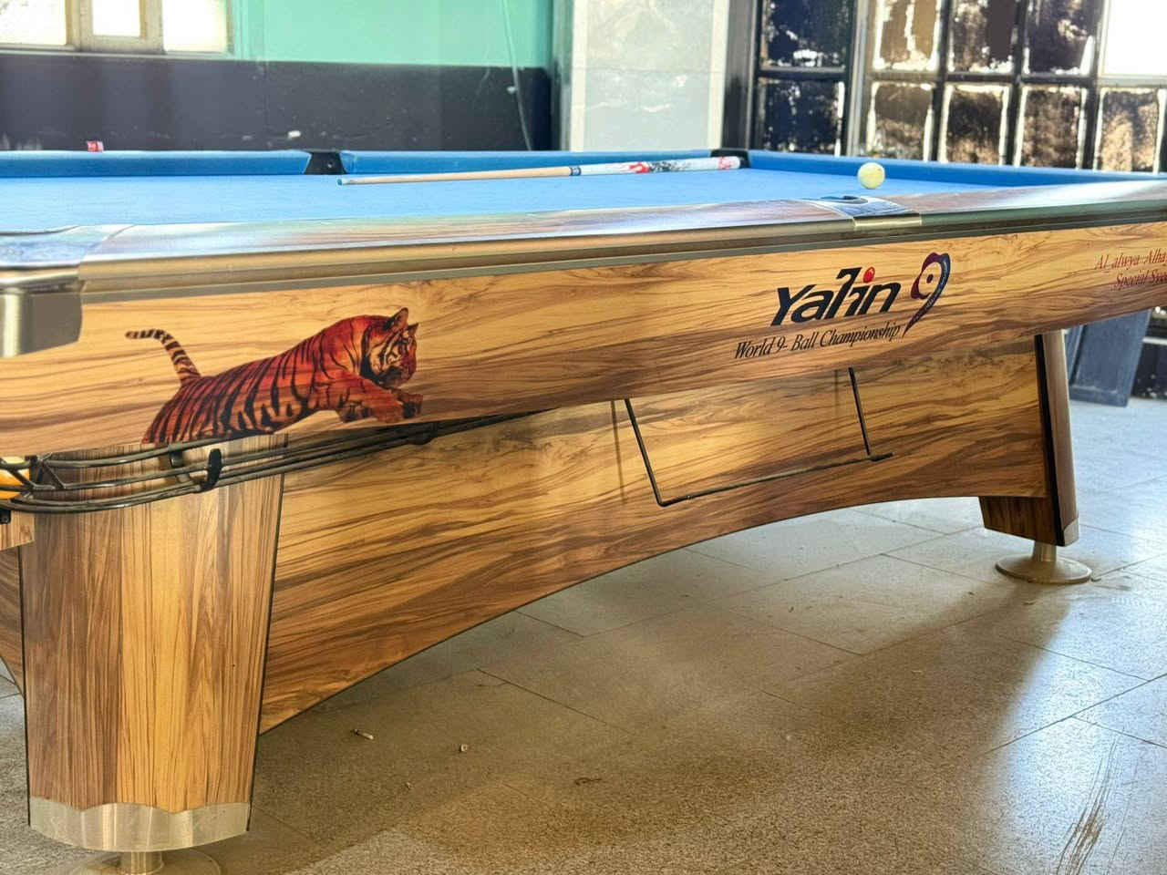 ميز يلن للبيع نظافه 99% الاتصال على هذا الرقم ***********
