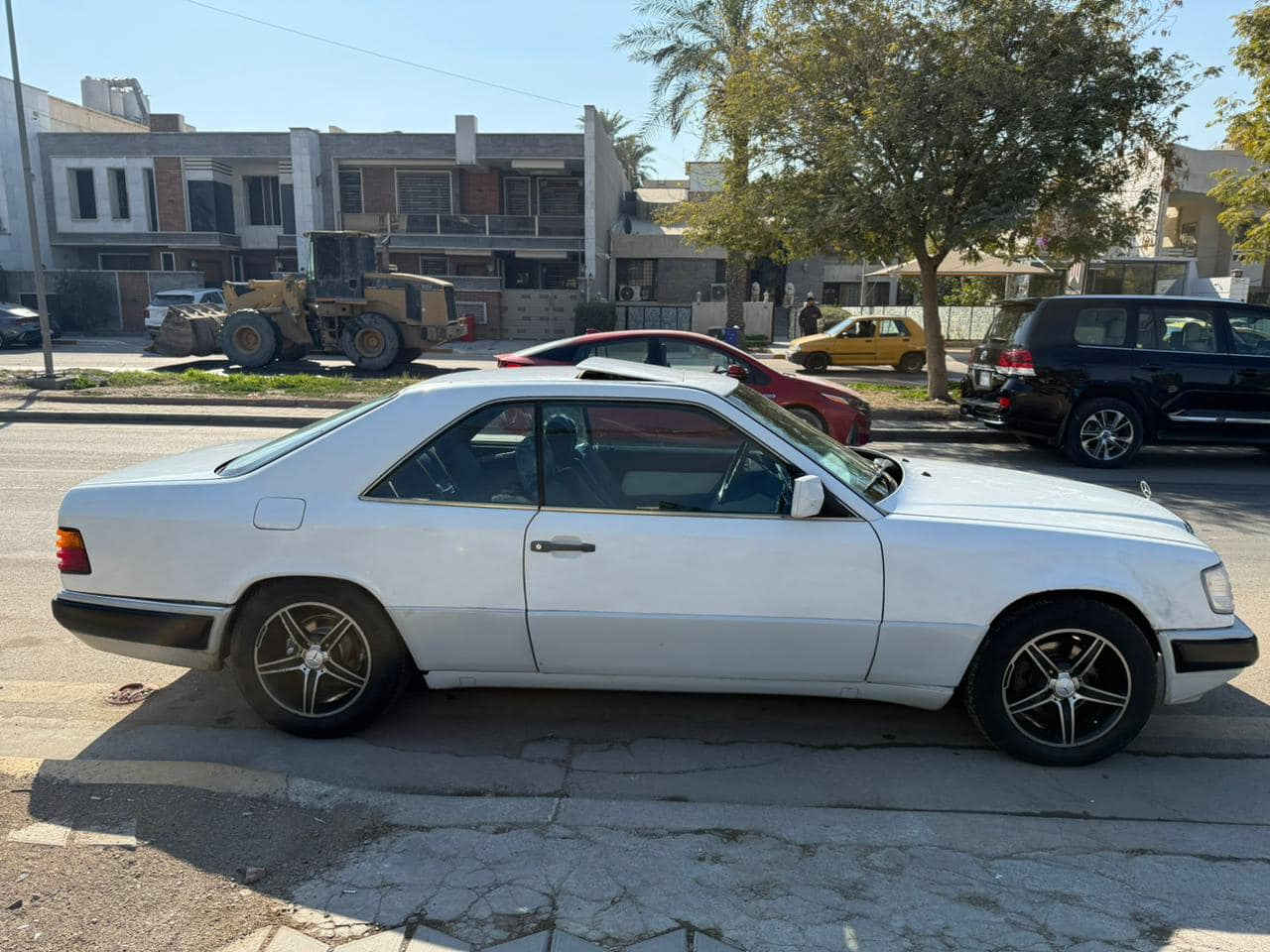 للبيع دب كوبيه تك باب موديل 1988 اصل بدون ضربه وصبغ 
محرك وكير باديات 300 قبق اسود 
جاهزه بدون عطل ونقص 
رقم بغداد انكليزي تحويل مباشر 
السعر 63 ورقه وبيه مجال بسيط 
***********
