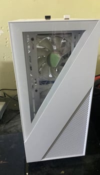 عندي PC Gaming نظيف جداً استخدام أقل من ٤ أشهر 📌 ما مفتوح أبداً ولا بي...