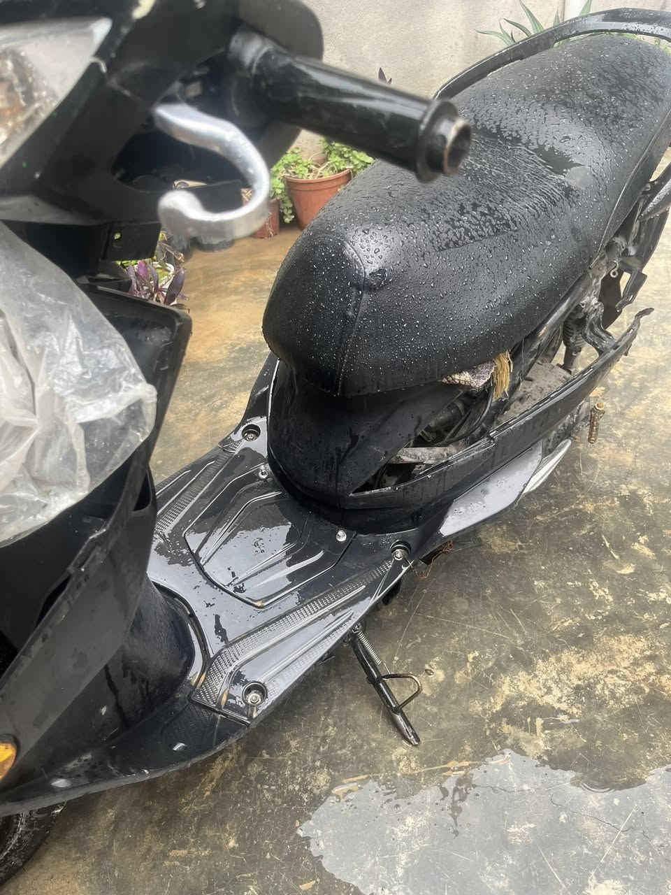 دراجه سكنس محرك ياباني نكره هندر الدراجه تايرات جديده وكابريتر جديده ويعني ادامه كامله مسويلها قبل سبوع كلج امامي وقايش وكابريتر وتايرات زوج كلهن جدد  كفرات اصفاح وبكلايت خلفي موجوده بس الكفرات تعبانه محتركات  والسلف موجود بس تشده سعرها 150 الف او مراوس بجهاز


**إذا كنت صاحب هذا الإعلان وتريد حذفه لأي سبب، رجاءا أرسل رسالة إلى الدعم الفني**