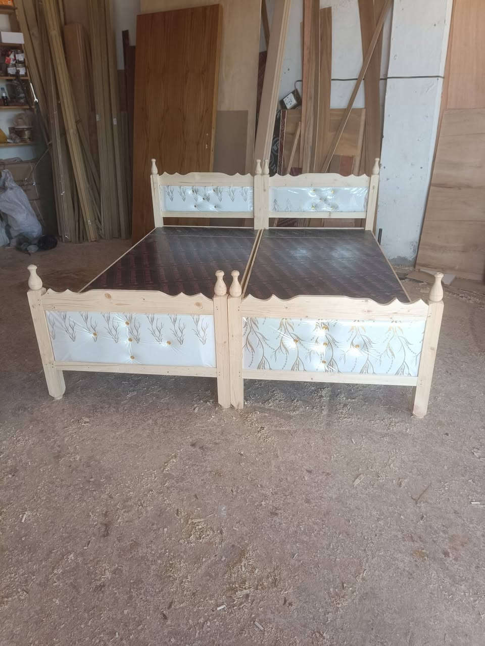 اسره خشب بأشكال مختلفه الخالص حي الجنود ***********
