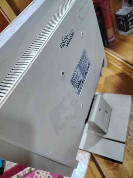 شاشة ألماني اصلي ترهم كامرات ب 25 الف
*********** عمارة
