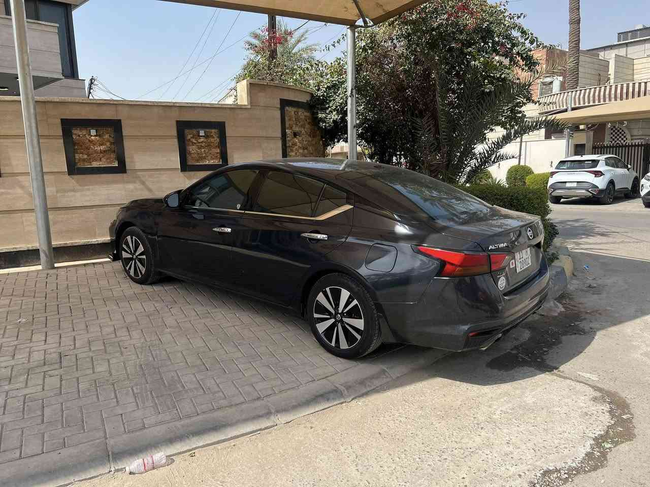 نيسان التيما 2019 فول 1/1 🇯🇵
SV PLUS — وارد أمريكي

💰 السعر: 135 ورقة
📍 بغداد / بغداد الجديدة – النعيرية

✅ الممشى: 96 ألف ميل
✅ رقم بغداد دولي باسمي شخصياً
✅ سنوية 2030
✅ غرامات صفر
✅ هزة جديدة

المواصفات:

* بصمة أبواب + تشغيل عن بعد + بصمة جنطة
* شاشة كبيرة تدعم Apple CarPlay و Android Auto
* فتحة سقف
* كرسي سائق كهربائي
* تدفئة كشنات + تدفئة ستيرن
* Auto Hold
*تبريد قطعتين
* كاميرا خلفية + حساسات
* رادار أمامي مانع اصطدام
* رادار تفاعلي + Blind Spot
* المحافظة على المسار
* قيادة ذاتية
* رادار خلفي توقف ذاتي
* كتابة ضوئية عتبات الأبواب

⚙️ محرك 2500cc مكفول
⚙️ گير CVT بلادي على وضع الشركة ومكفول
⛽ بانزين قطرة وعادي ما أدير غير محسن
🎨 دهن أصلي والسيارة متعوب عليها

🛠️ الملاحظات:

* حادث وارد أمريكا موضح بالتقرير بالكامل
* بالعراق صار بيها بارد بالجاملغ مال السائق فقط
* التبريد شغال طبيعي لكن يحتاج صيانة بسيطة
* تخم تايرات جديد

📞 *********** — اتصال وواتساب

كلشي موضح بالمنشور، واللي تعجبه السيارة حياه الله
