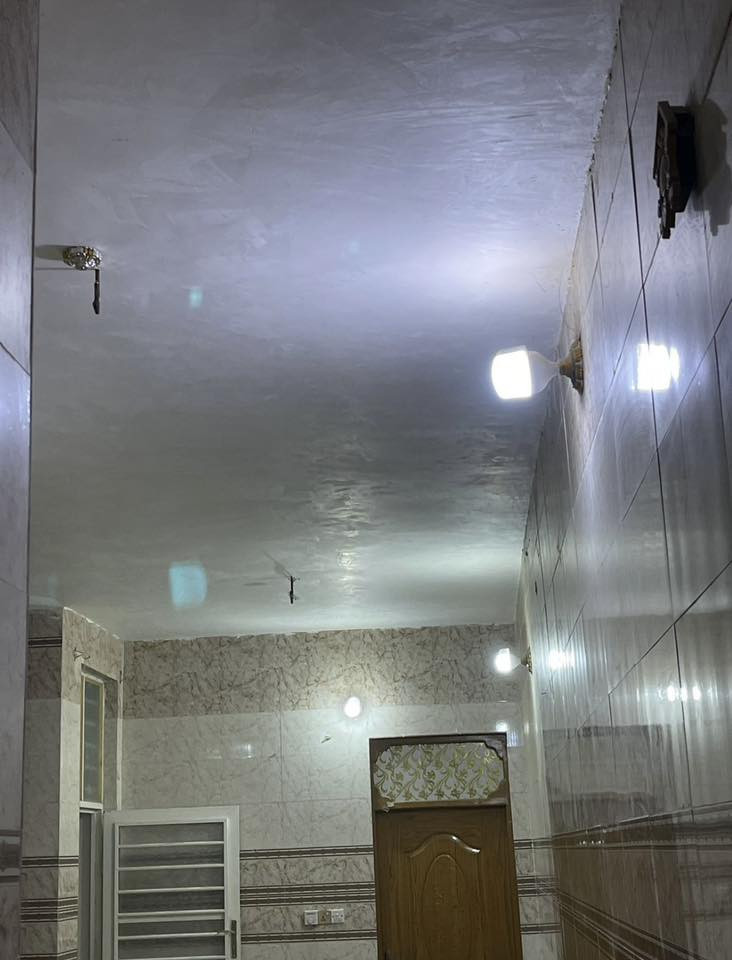 السلام عليكم بيت  #للأيجار بحي النداء  منطقة ٤٦ مباشر بظهر شارع الستين المساحة ١٠٠ يتكون غرفه واستقبال ومكشوفتين وحمامات اثنين خارج وداخل وصاله ومطبخ مفتوح وبيت فول ما ناقصه اي شي جديد وكله سيراميك ومكان قريب  وبيت كامل من كلشي وبيه خط مولده كامل وسخان وخزان للأستفسار ***********  خابر ودلل خادم
