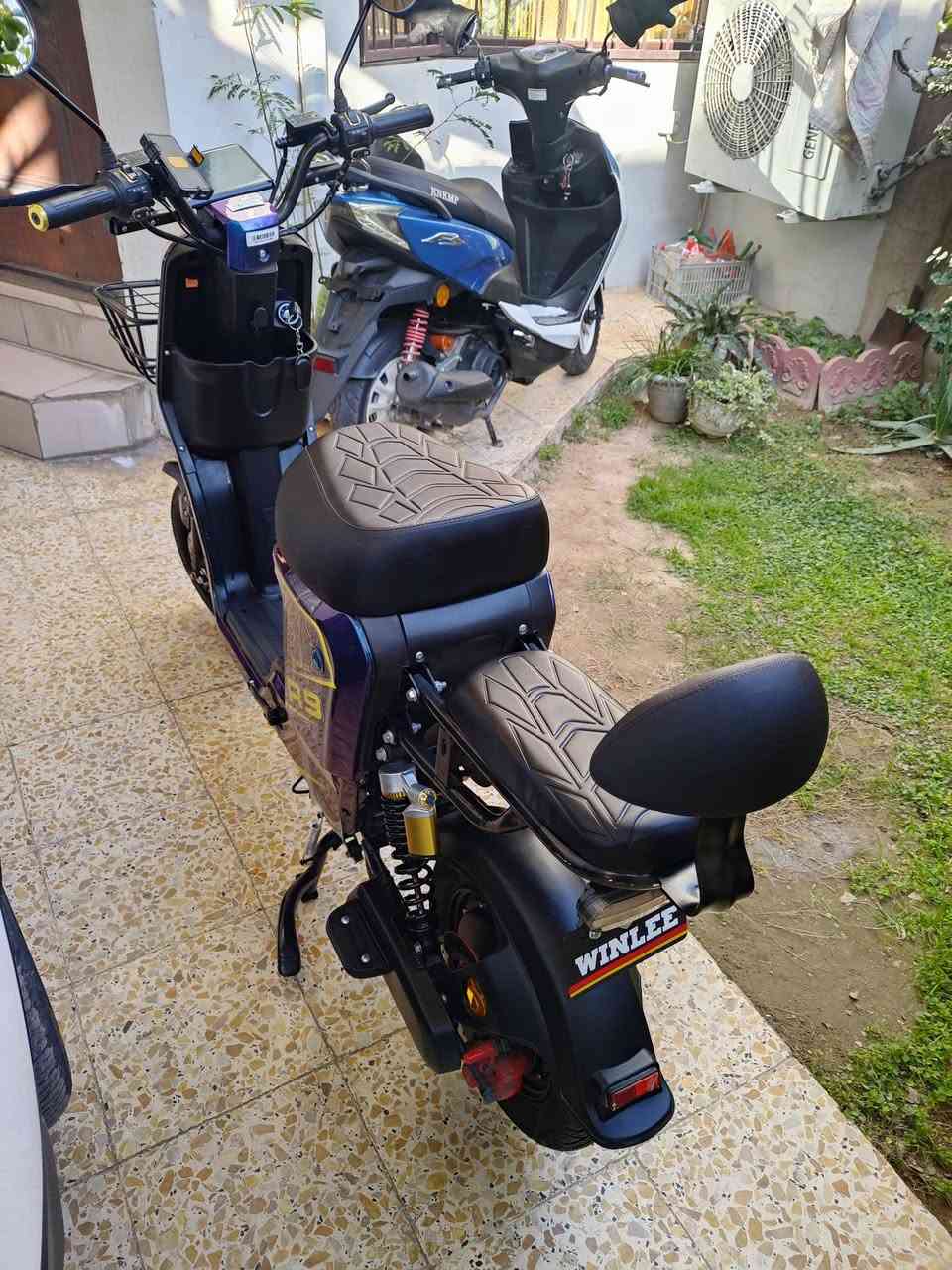 🛵دراجه شحنR9 للبيع 🛵
الدراجه نظيفه مثل ما موضح بالصوره

تشغيل عن بعد 

خمس بطاريات دبل كبار Winlee

دبل اشاره+ اشاره يمين يسار 

نضام 4 سرع سرعه  109

نضام (P)

نضام (R) رجوع للخلف

شحن تليفون يو سبي 

قفل ستريرن 

جهاز انذار عن سرقة

 يجي سويچين

🏡المكان: كركوك_شارع قدس🏡
📞الرقم: ***********📞
ا💸لسعر:390٫000وبي مجال💸
