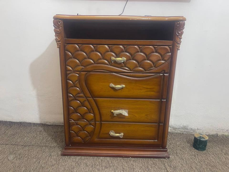 للبيع غرفة النوم السعر ١.٢٥٠ قابل للتفاوض
***********
