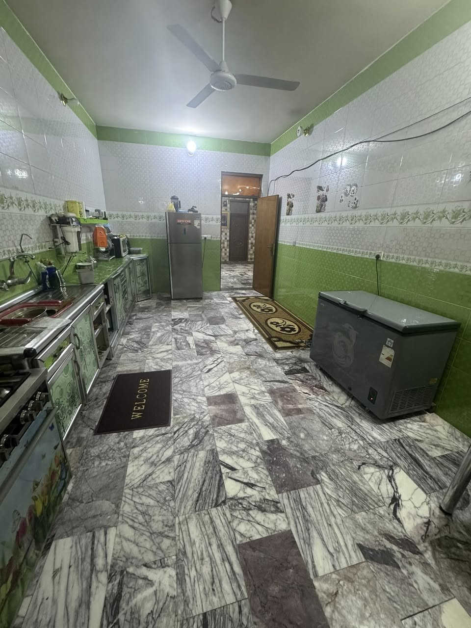 دار للبيع مدينة الصدر الاورفلي
فرع مدرسة الآفاق مساحة 200 متر طابقين 
طابق الأول /  كراج حمام خارجي +استقبال +مطبخ +صالة +غرفتين نوم + حمام داخلي 
طابق ثاني / 4 غرف نوم + حمام داخلي 
+ بيتونه كبيرة + سطح كبير سطح صغير 
 يحتوي على منورين 
ملاحظة : تترك سبالت عدد ٣ حجمهم ٣ طن 
وايضاً سبلت ٢ طن 
وايضاً تانكيات الماء عدد ٢ ابو ١٠٠٠
وايضاً تترك منظومة كاميرات 
واشياء أخرى …


**إذا كنت صاحب هذا الإعلان وتريد حذفه لأي سبب، رجاءا أرسل رسالة إلى الدعم الفني**