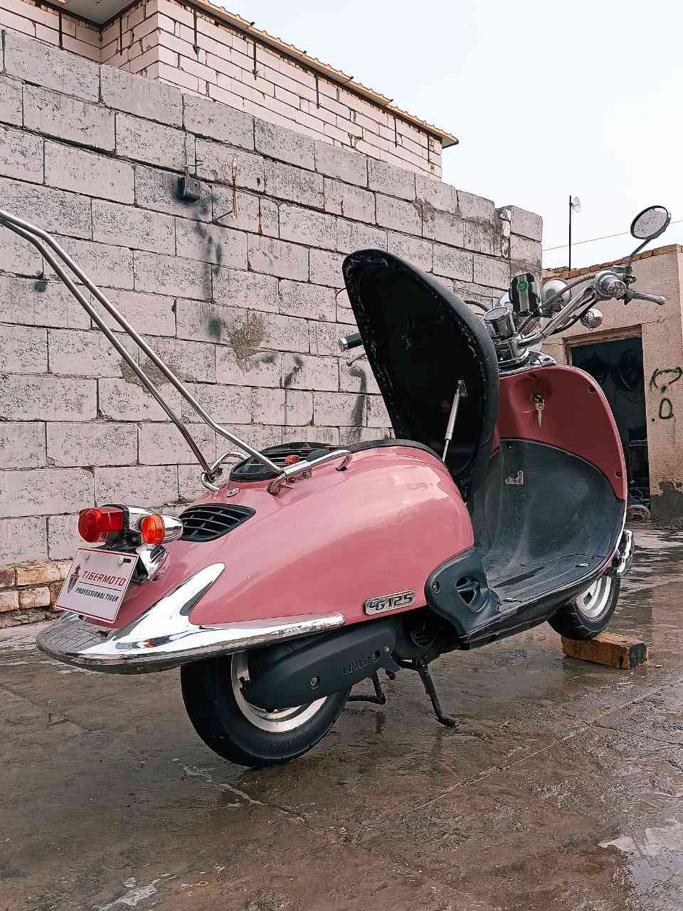 السلام عليكم دراجه للبيع جوكر انتيكه دراجه خبط بلاديه 60اصل وفصل موديل 1975دراجه جديده هورنات سيدان زنون عالي ناصي كهربائيات مامفتوحات  بلاديه العنوان ديوانيه السعر 900الف وبي مجال بسيط الرقم*********** بس وتساب مكلف بنشر
