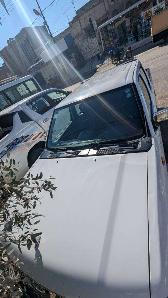 نیسان پیکاب دەبل قەمەرە
مودیل ٢٠١٠
سەنەوی هەززە نوێیە
بێ پارچە گۆڕین
پشت و پێشی لێدراوی نیە 
دووپارچە ساردەکوتی هەیە
یەک دەستە لەسەرەتاوە
بەناوی خۆمانە
*********** أربيل, العراق
