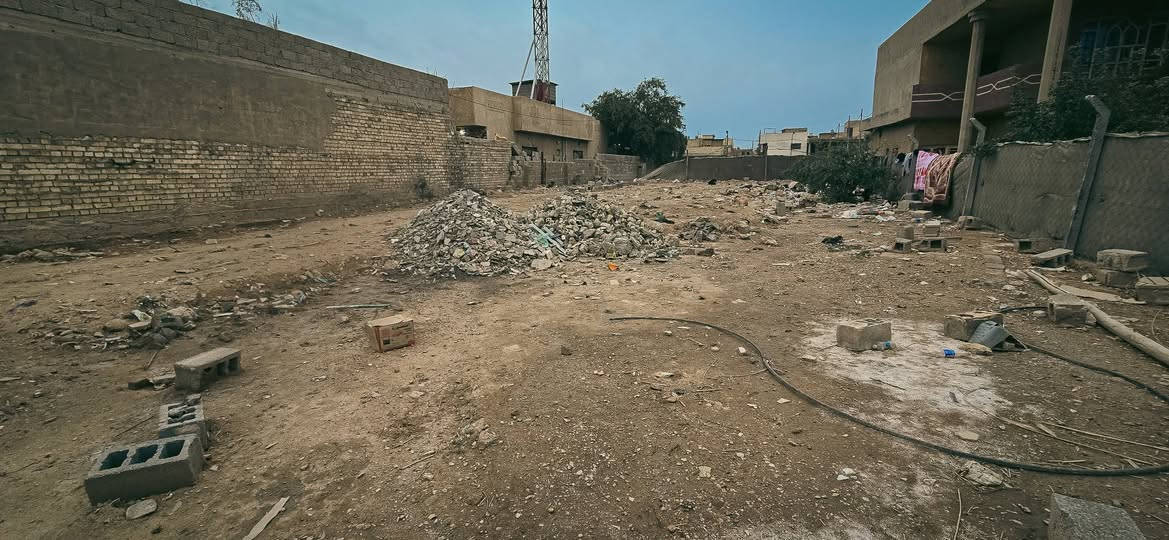 السلام عليكم ورحمة الله وبركاتة .
قطعة 250 متر . واجهة 7ونص ونزال 33 
طابو زراعي سند 25 
العنوان. الكمالية  نهاية شارع المصرف  قبل السدة .
شارع عريض تشجير ٥ امتار . وبيها كل الخدمات . ماء . مجاري وكهرباء . 
للاستفسار . الاتصال على الرقم . *********** .
