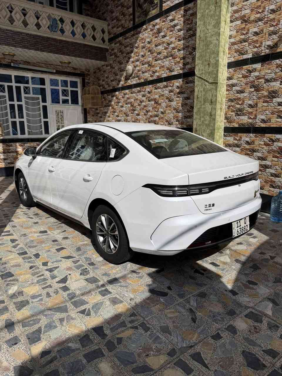 السلام عليكم 

بي واي دي 
دستروير 2025 
مستخدمة 3 الف 

شاشة قلاب 
داخل ابيض 
السيارة وضعية الشركة مكفولة 

عدة كاملة مع شاحنة 
السعر 18200 وبيها مجال  

مكاني بغداد البلديات 

***********
