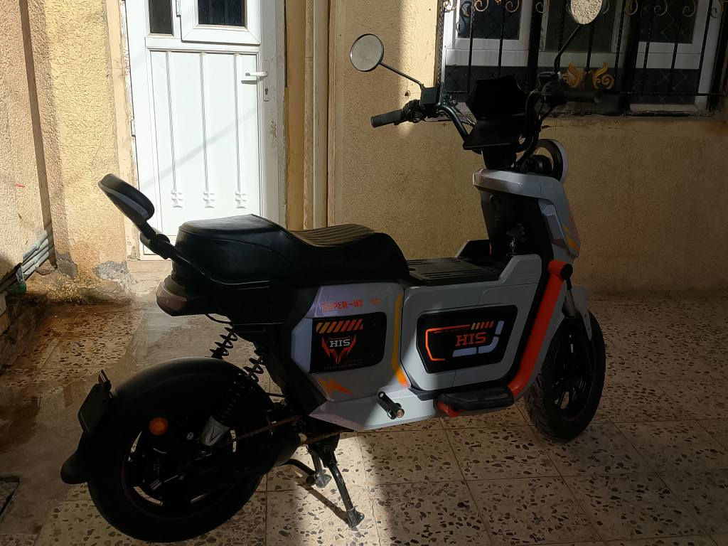 دراجه شحن للبيع U2 f3  خمس بطاريات دراجه حلوه ونضيفه حساسات 3سرع سرعته 99 حقيقي اشاير كلوبات  كله شغاله عالي وناصي دراجه كل نقص مابيه بس علامة M
بالشاشه مكاني بعقوبه المجمع الصناعي السعر خاص للاستفسار اكثر عل الرقم ***********
